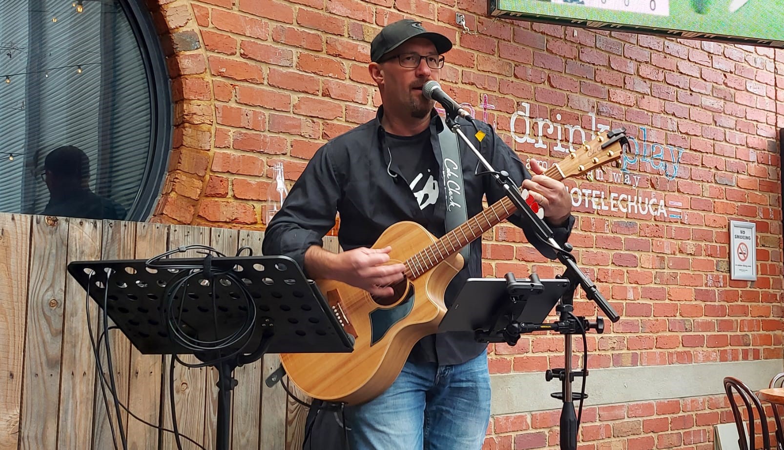 Tristan Hardy performing with Simbolikly Rogue